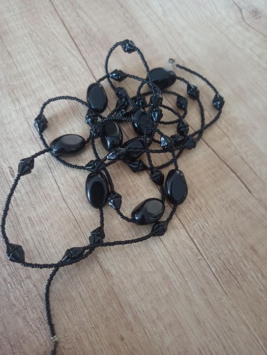 Czarne korale długie jak czarne oliwki