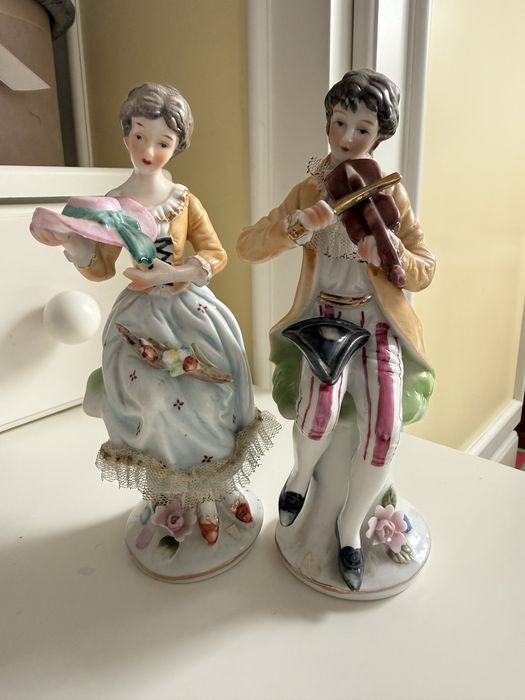 Porcelanowe figurki Carl Scheidig (wytwórnia z Grafenthal) lub Sitzendorf – para