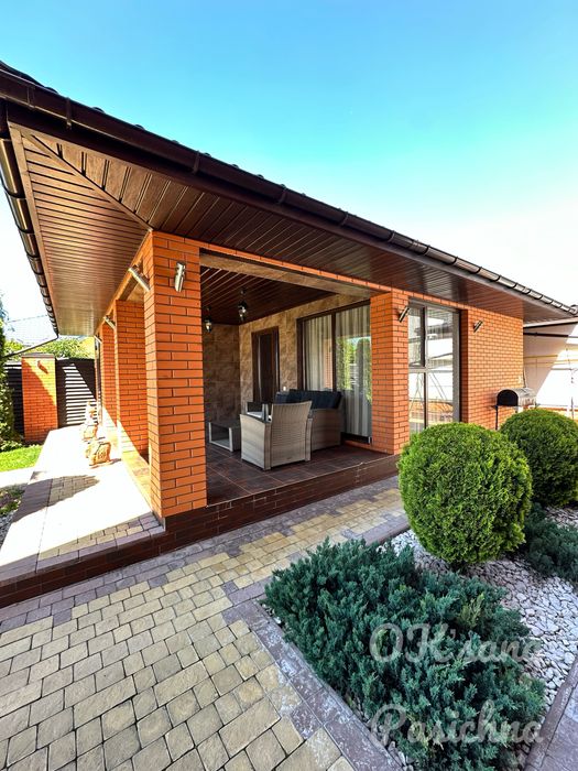 Продам дом с бассейном и сауной , Новоалександровка , Кристальный