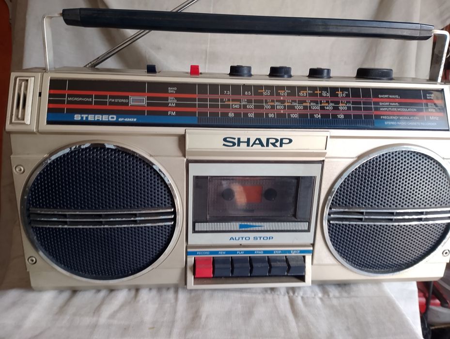 Rádio portátil, Sharp