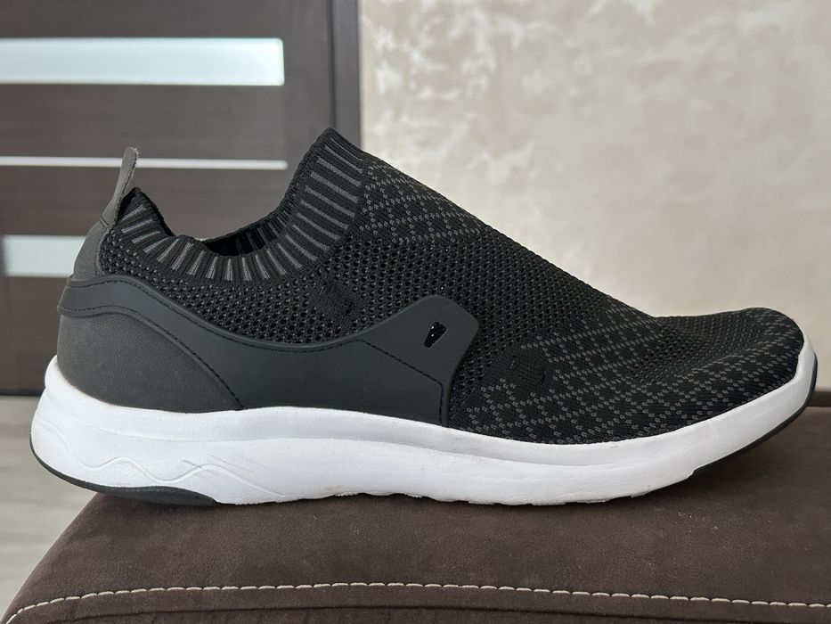 Кросівки чоловічі Кросівки чорні чоловічі