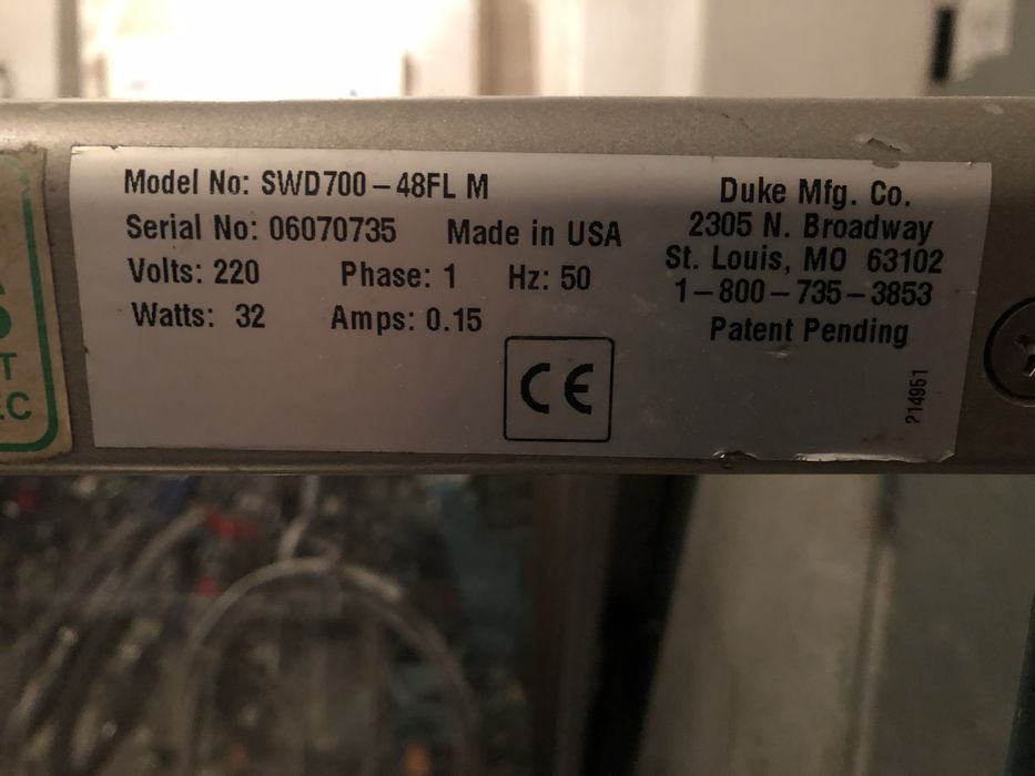 холодильна вітрина. для харчових інгредієнтів в фаст-фуді