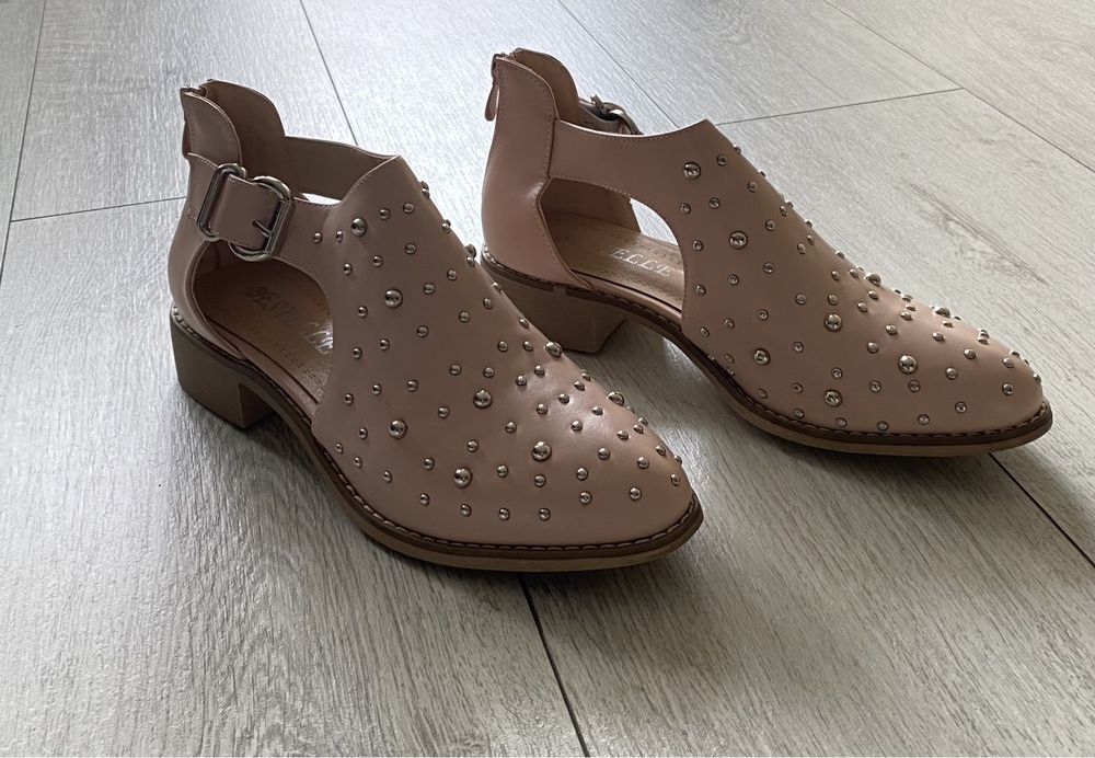 Nowe buty różowe.