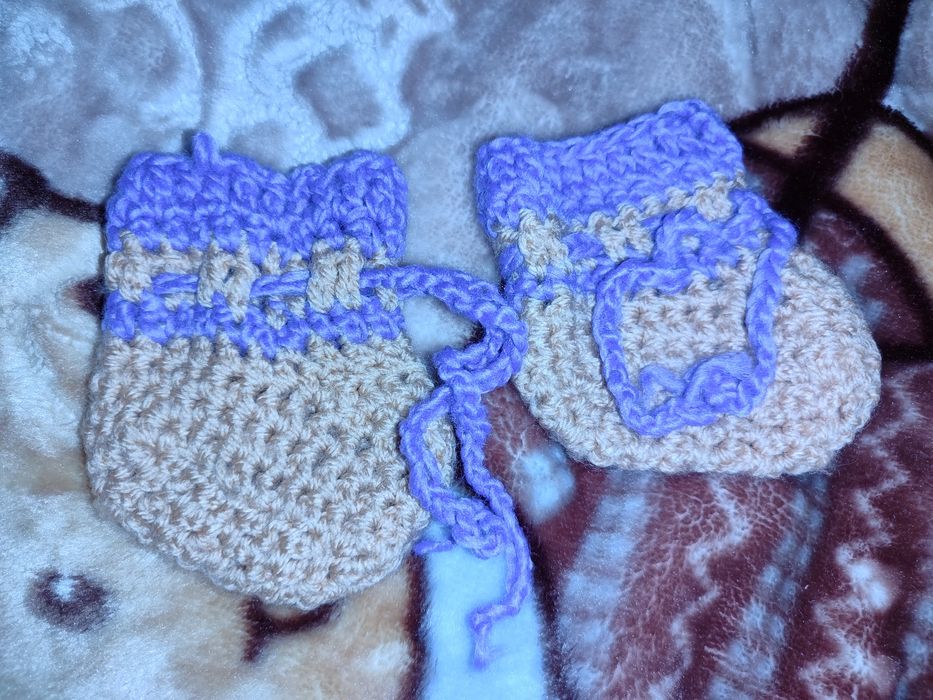 Пінетки дитячі, в'язані ручної роботи