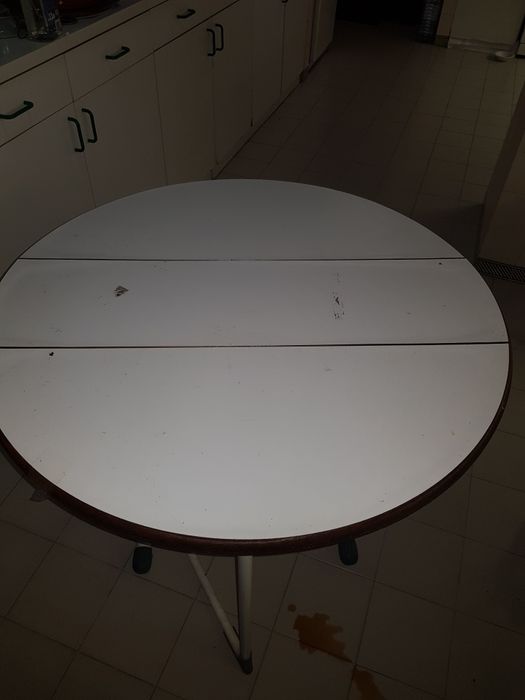 Mesa redonda branca de dobrar
