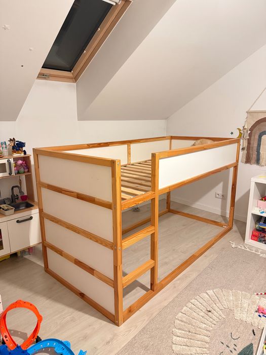 KURA
Dwustronne łóżko IKEA KURA sosna, 90x200 cm