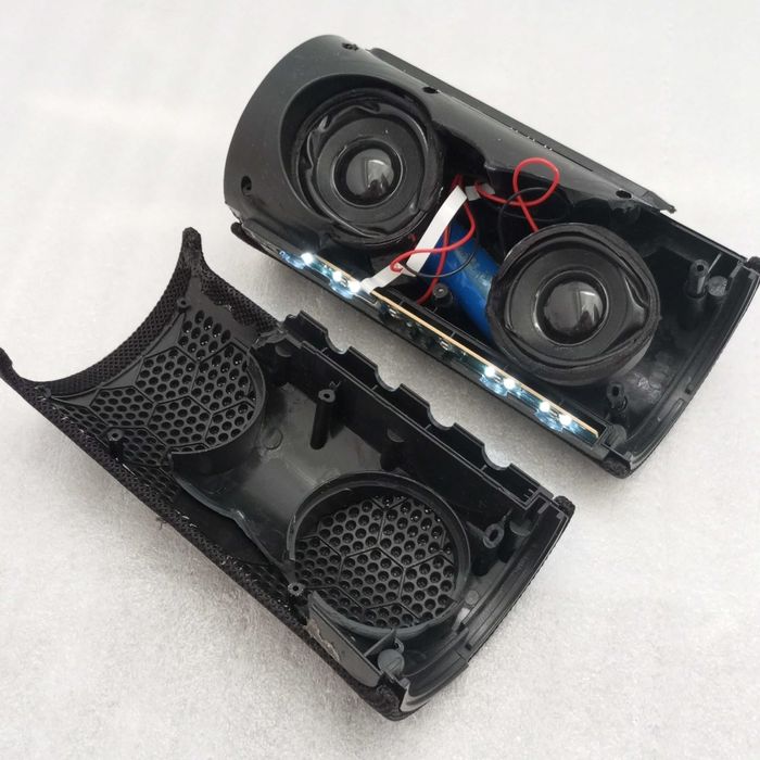 Bluetooth колонка . Разбитая /на запчасти /рабочая