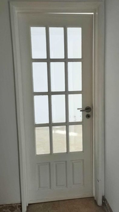 4 Portas Interiores + 1 Porta com Vidro em Madeira Maciça Antiga