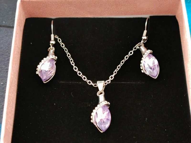 Komplet Kolczyki wiszące z kryształkiem i naszyjnik z dużym kryształem