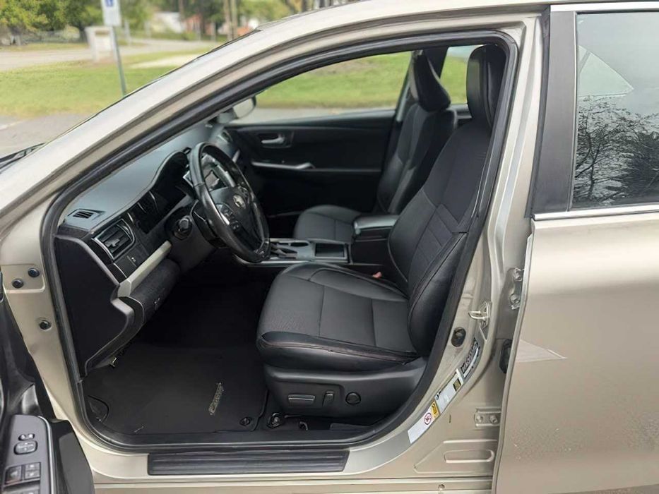 Toyota Camry      2016