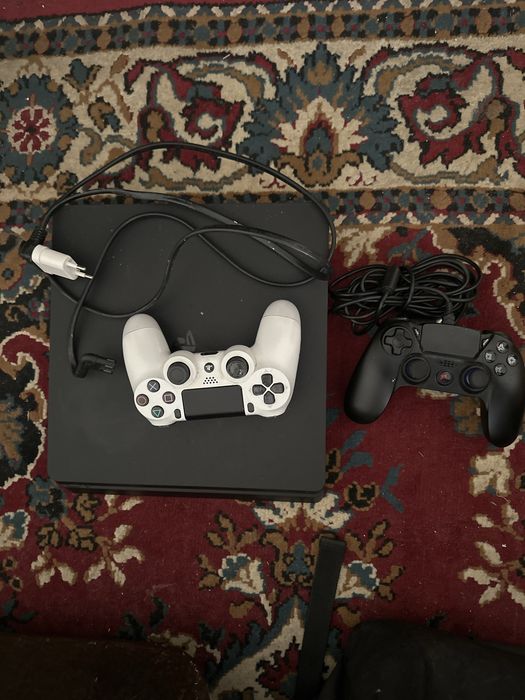 Vendo o meu plystation 4 rapidamente funciona tudo muito bem 5 meses