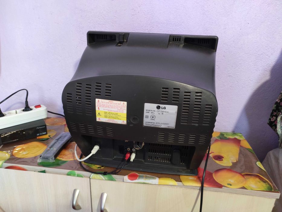 Телевизор LG CF-14F60K, маленький, + Приставка  T2 Strong SRT 8500