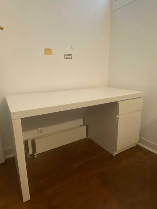 Secretária branca IKEA