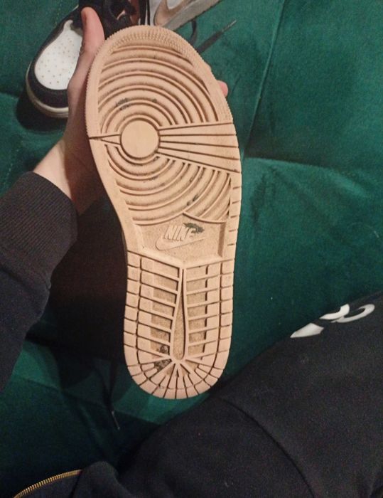 Jordan 1 crimson tint