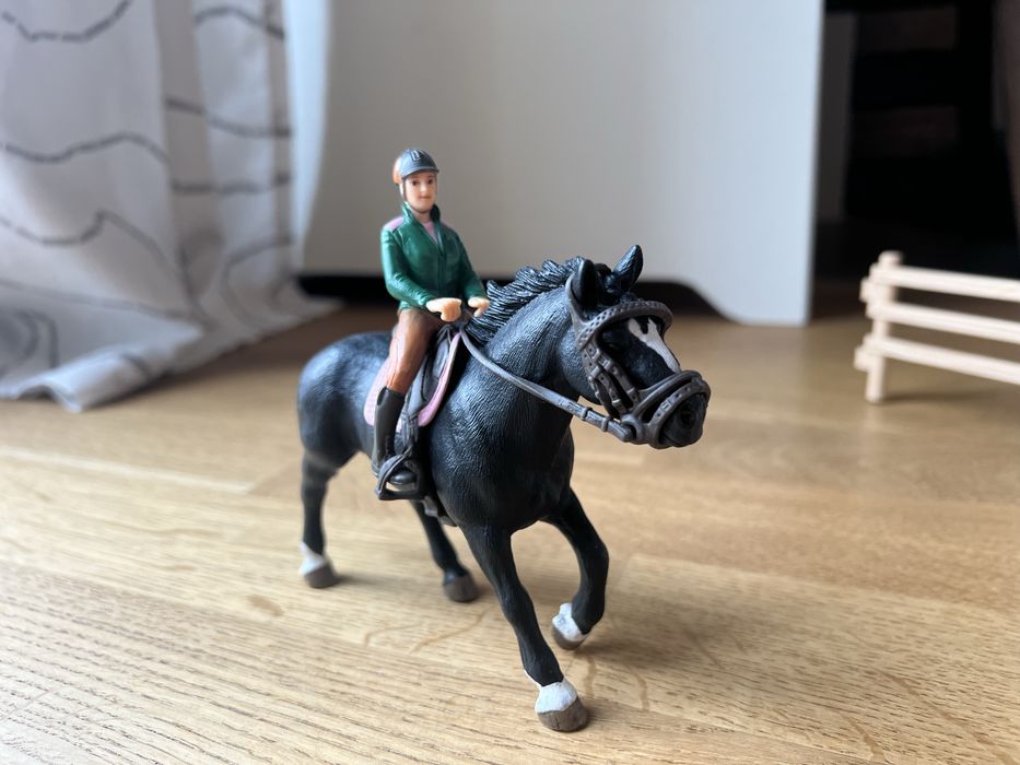 Zestaw schleich plac do jazdy z zadaszeniem