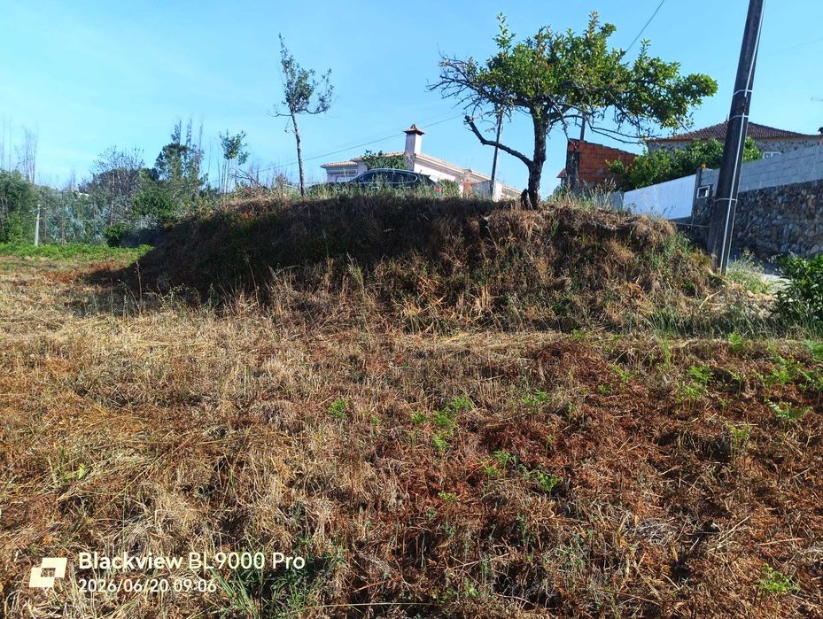 Vendo Terreno, com excelente área e várias possibilidades de construção . Já tem projeto aprovado.