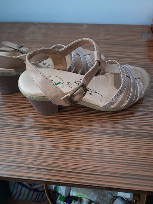 Vendo sandálias n,36
