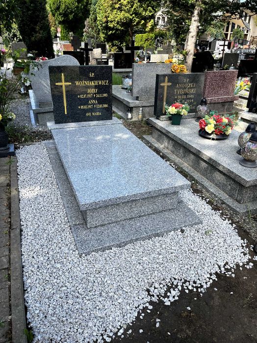 Nagrobek granitowy GRANICZNA BRYŁA