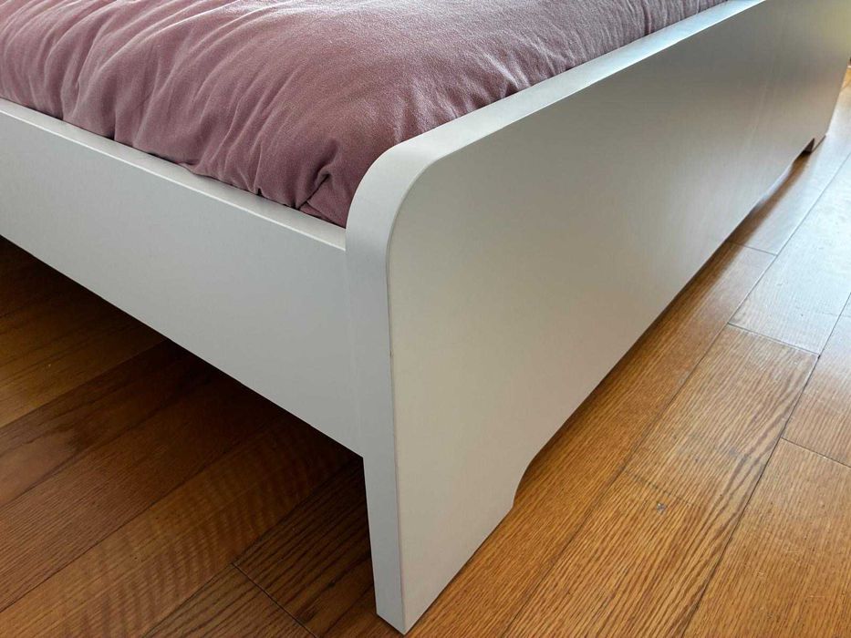 Estrutura de Cama de Casal IKEA (160x200cm) – Branca, Como Nova