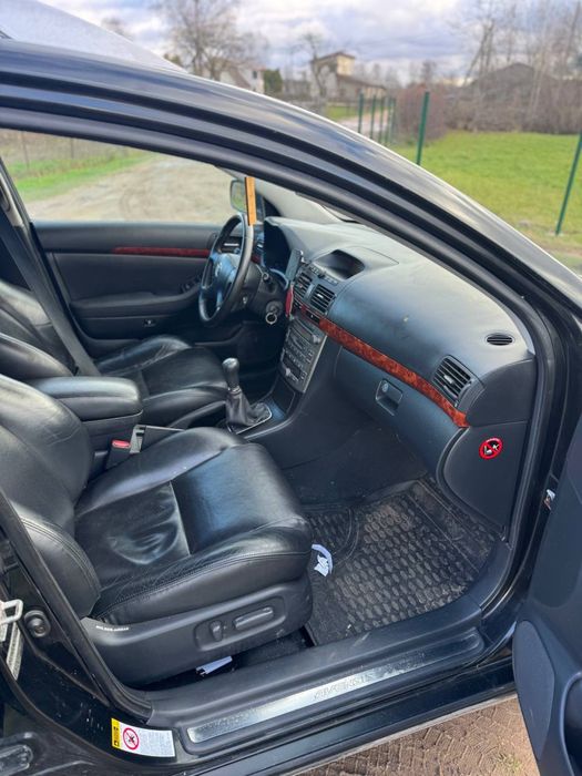 Toyota Avensis 2.0, 4D, 2005 рік, механіка,преміум комплектація.