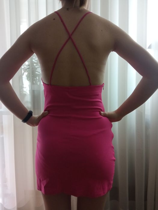 Sukienka PULL&BEAR w kolorze fuksji