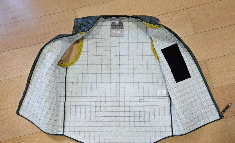 Colete italiano marca Pantone