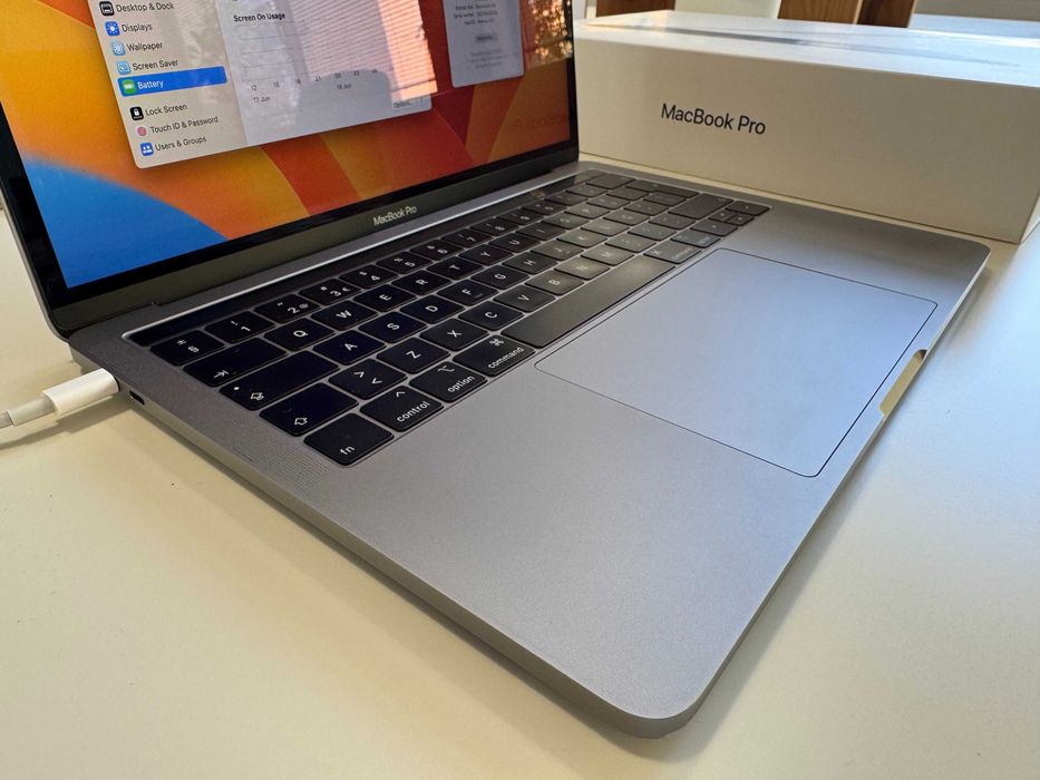 MacBook Pro 13" (2019) 2.4GHz i5 | 16GB RAM | 500GB64297959619458123