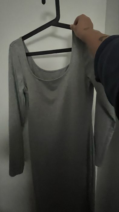 Vestido compriodo cinzento
