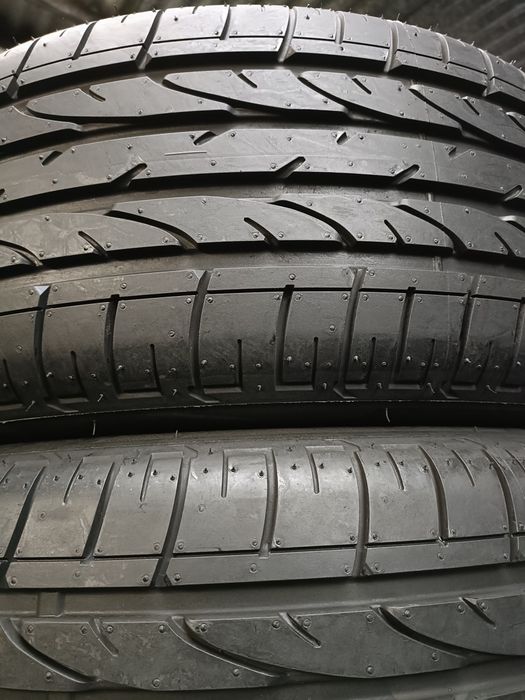 Pneus  235/45/19