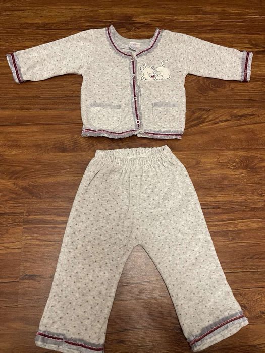 Набір одягу для дівчинки.