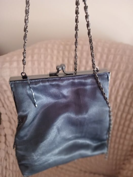 Вечірній атласний клатч