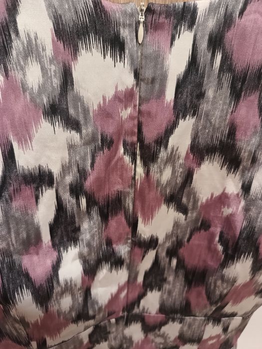 Damska sukienka dekolt karo wzory kryty suwak 48/4XL