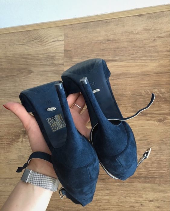 Granatowe szpilki DeeZee 37