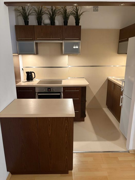 Jasne 2‑pokojowe mieszkanie – 200 m od Stacji Metra Plac Wilsona