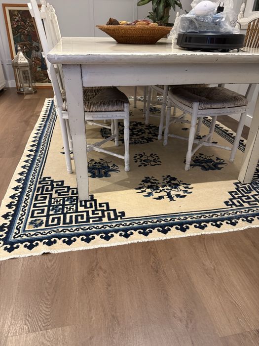 Tapete para sala em tons de bege e azul