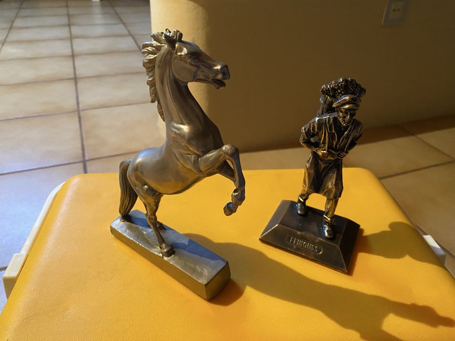 Várias peças em estanho