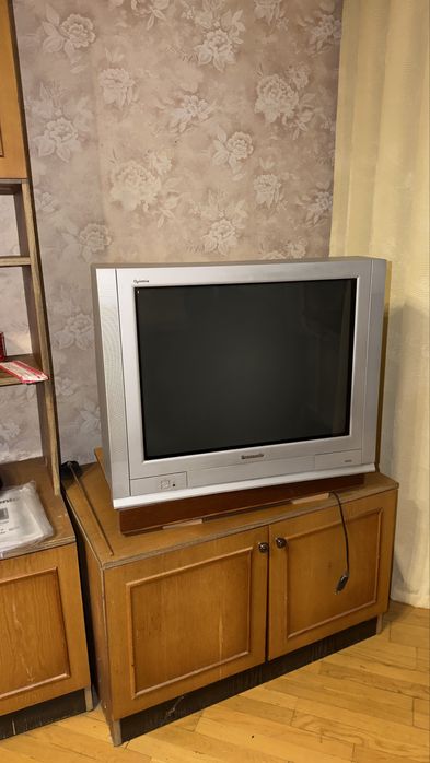 Меблі шкаи, софа, телевізор