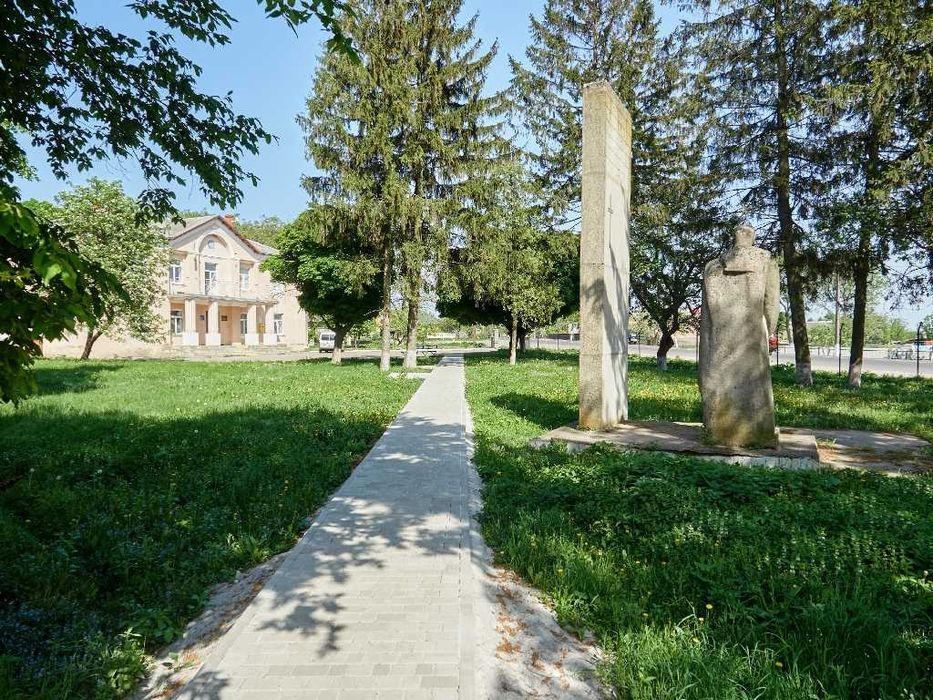 Продам котедж з бомбосховищем в Континенті, біля Львова. Без комісії.