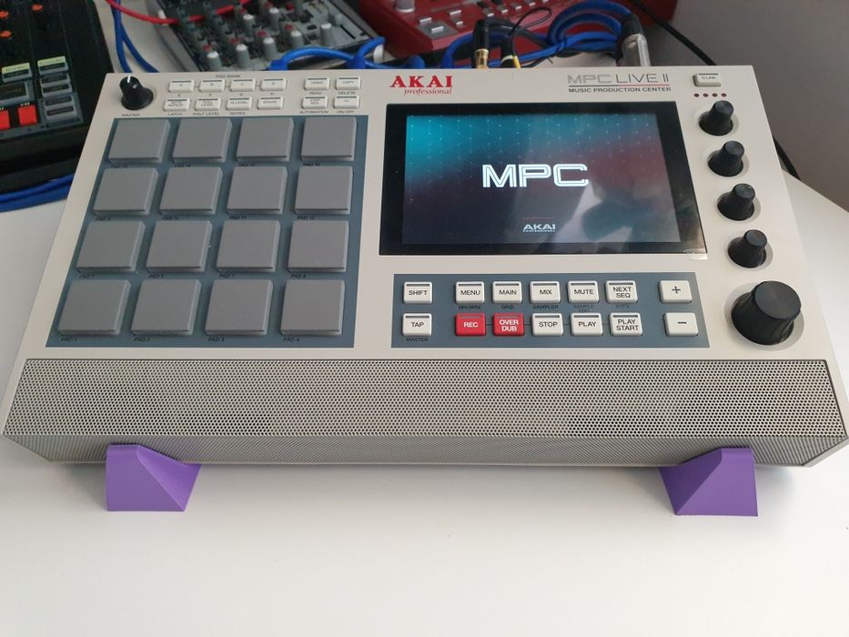 AKAI MPC Live 2 Retro Edition + Expansions