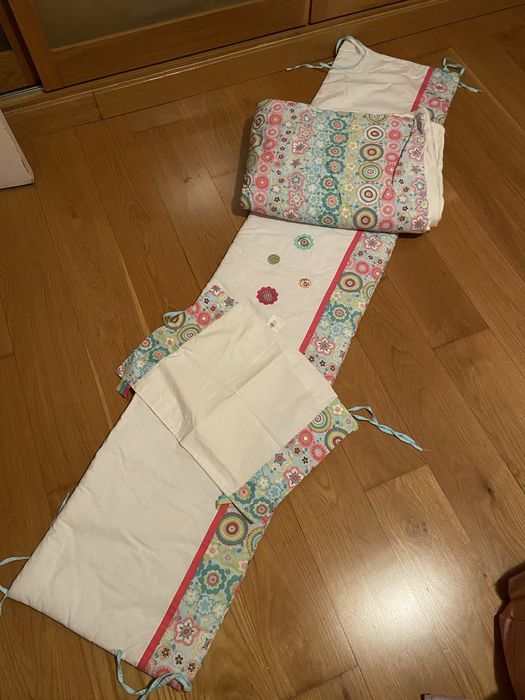 Conjunto de resguardo de berço de bebé, fronha e edredão