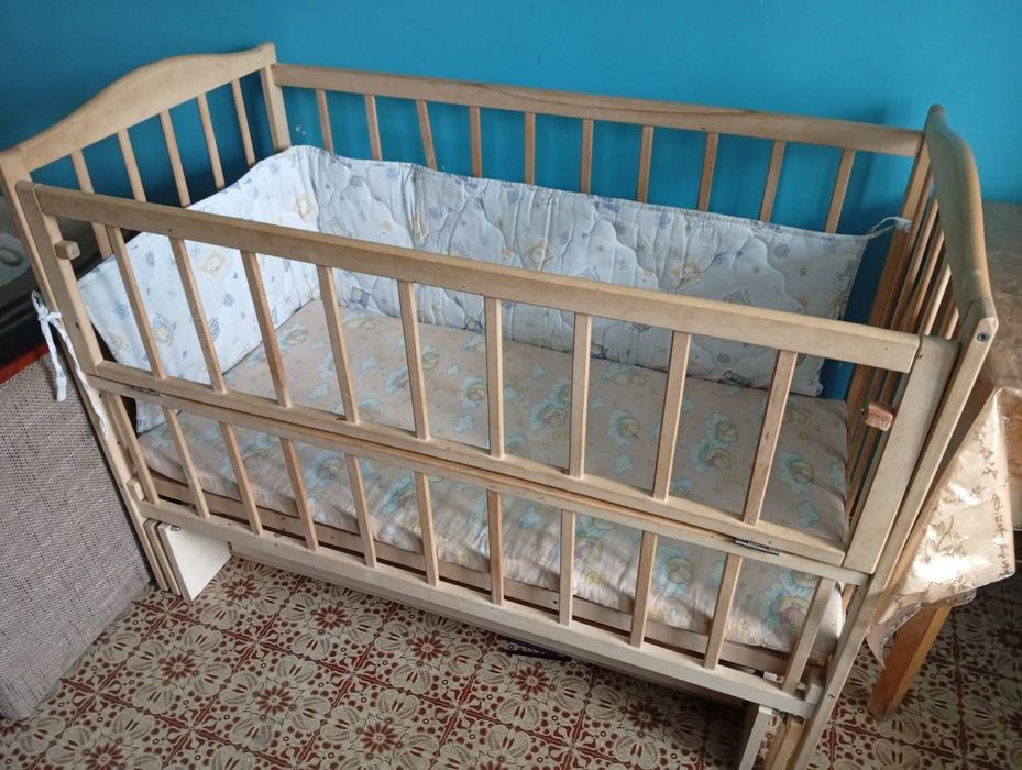 Дитяче ліжечко, люлька дитяча, кроватка з маятником