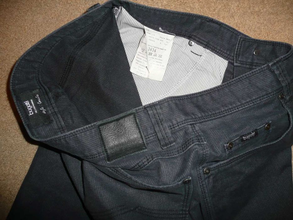 Spodnie BUGATTI W36/L34=46/113cm materiałowe