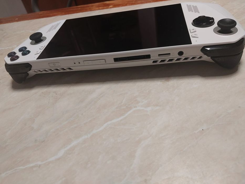 Sprzedam Konsole ASUS ROG ALLY Z1