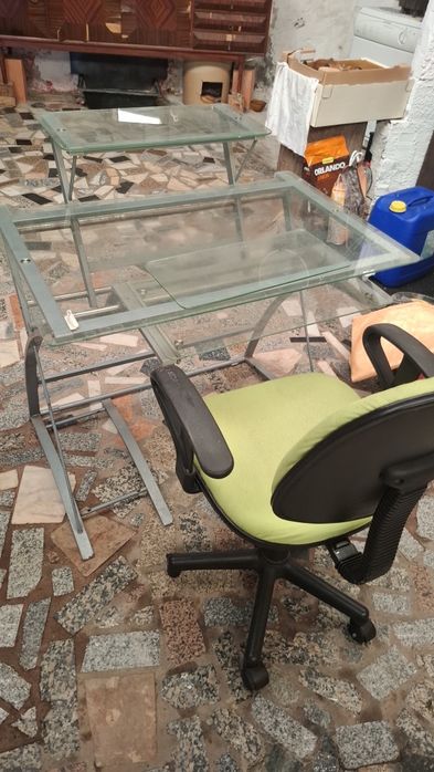 Secretária e cadeira