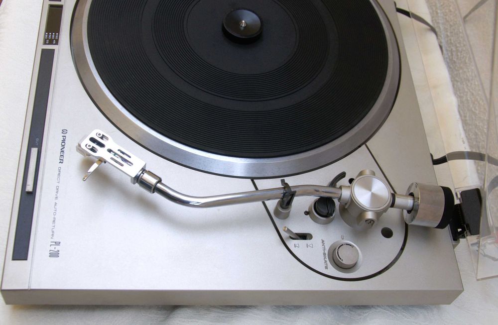 Gira Discos Pioneer PL 200