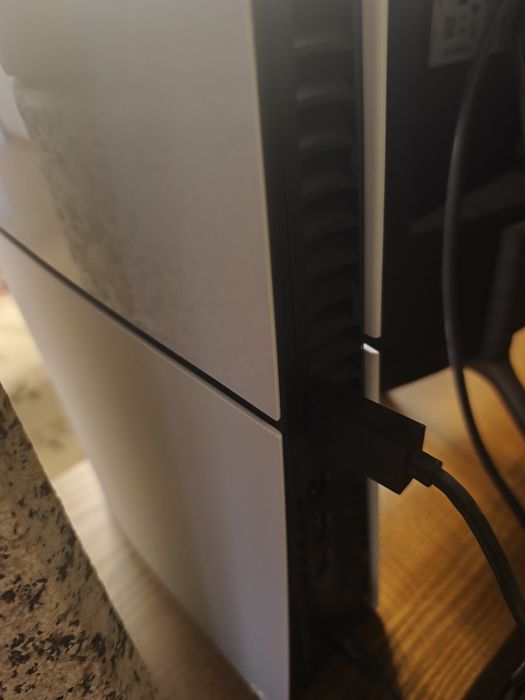 PlayStation 5 850gb c/2 comandos + headphones urage