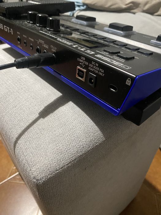 Pedaleira BOSS GT1 + Foot switch + Bag