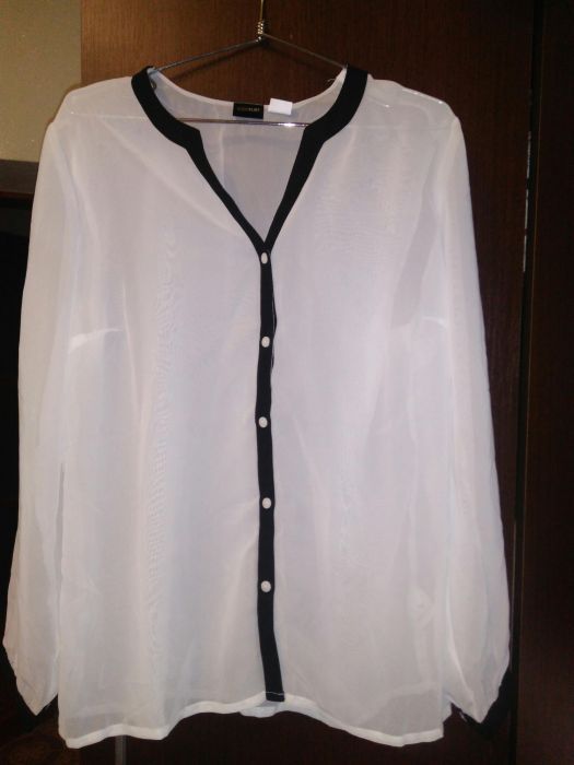 Біла блузка легенька