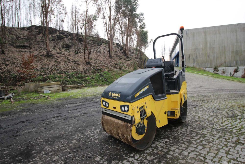 Cilindro Compactador Terra e Asfalto Bomag BW 100 AD 5