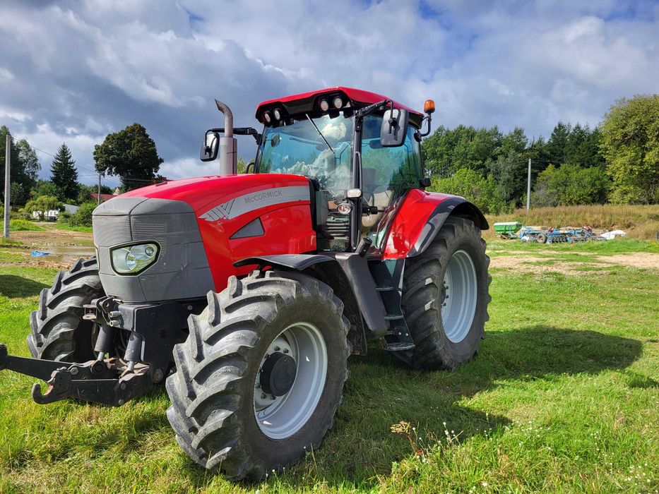 Traktor McCormick XTX 165
